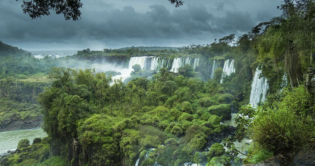 iguazu-falls-unsplash-24-gabor-sz-5rbQW61lOSU-unsplash