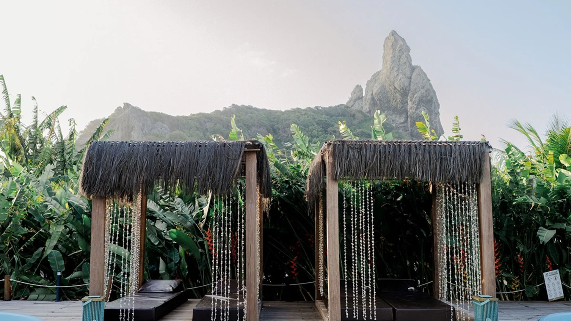 dolphin-noronha-villa-04